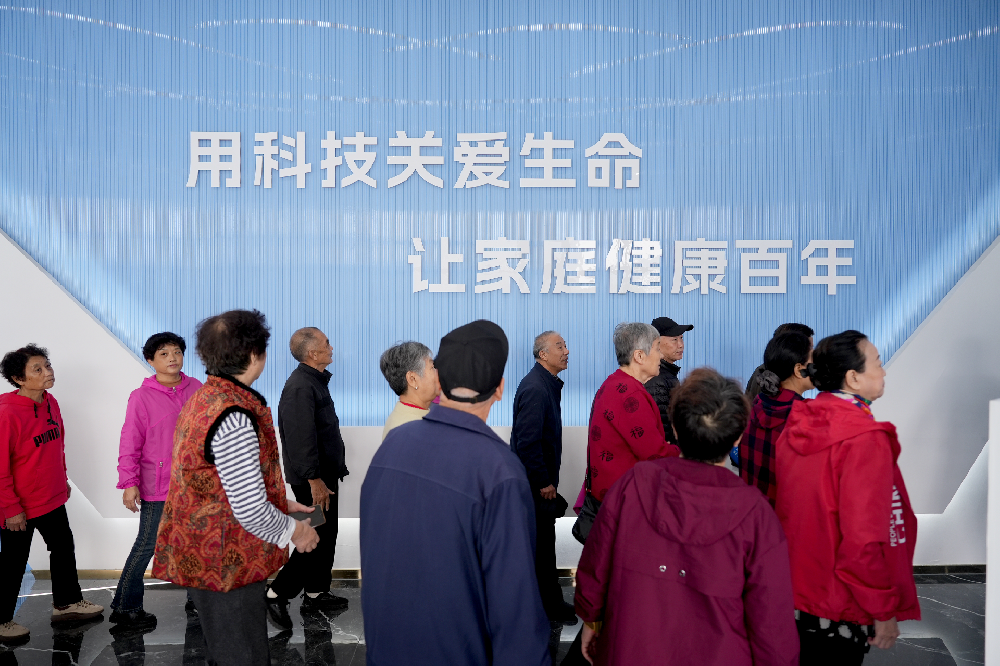 邯鄲市場(chǎng)明星代表團(tuán)探訪益健堂智能穿戴設(shè)備產(chǎn)業(yè)園！